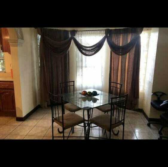 تختخواب و صبحانه Residencia Esmeralda