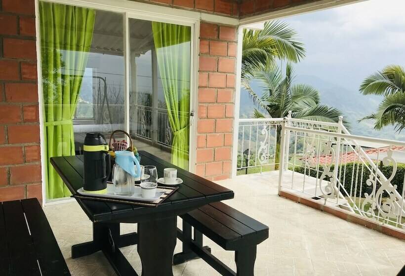 تختخواب و صبحانه Velez Del Campo