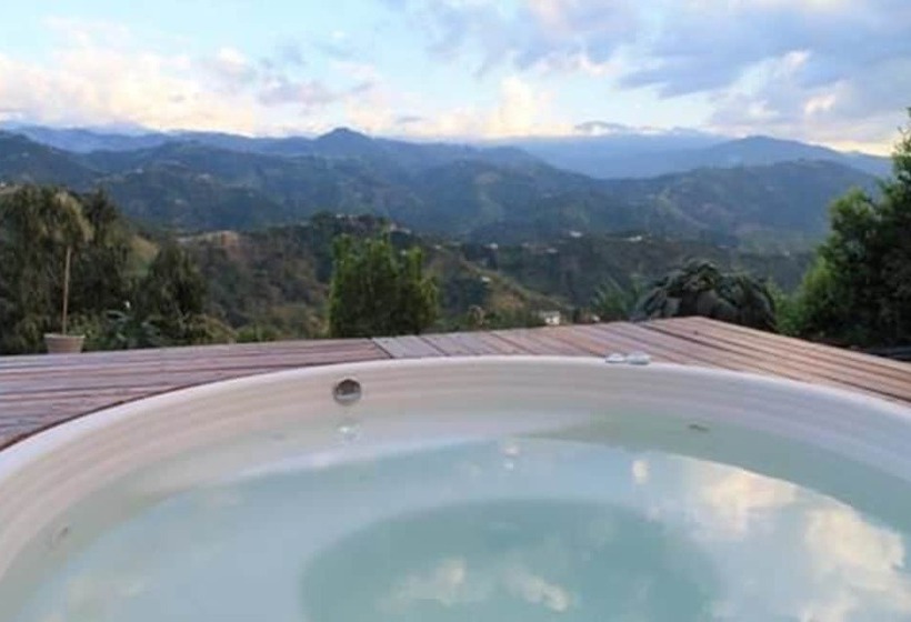 تختخواب و صبحانه Velez Del Campo