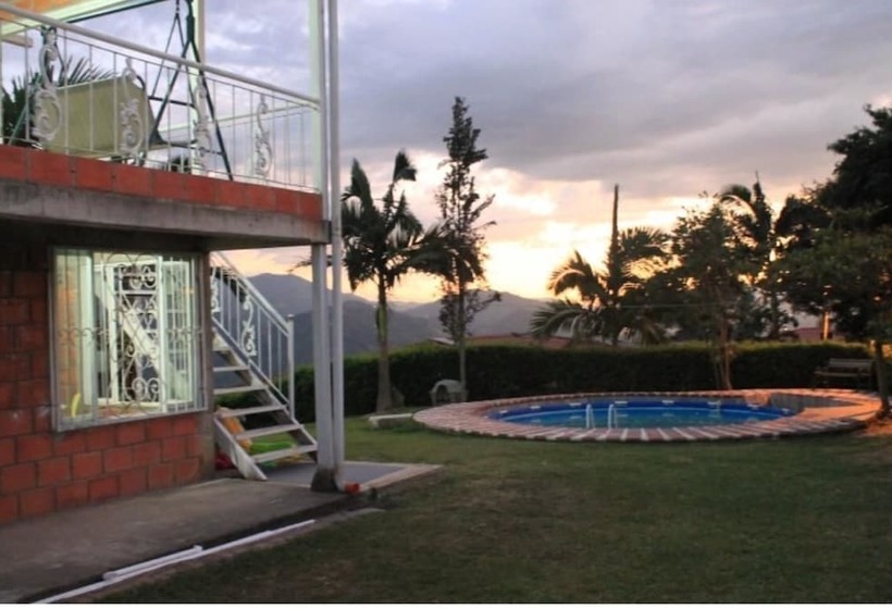 تختخواب و صبحانه Velez Del Campo