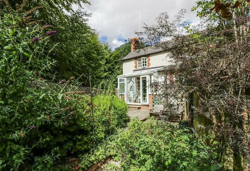 Blenheim Edge, The Causeway