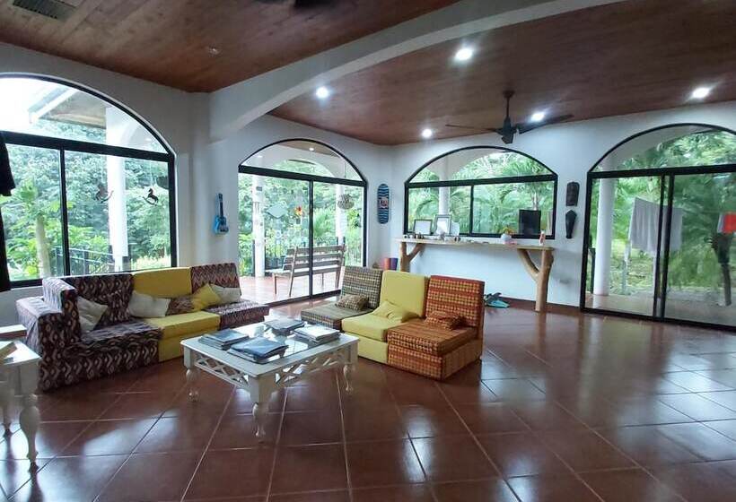 Casa Alice Surf Lodge   Hostel