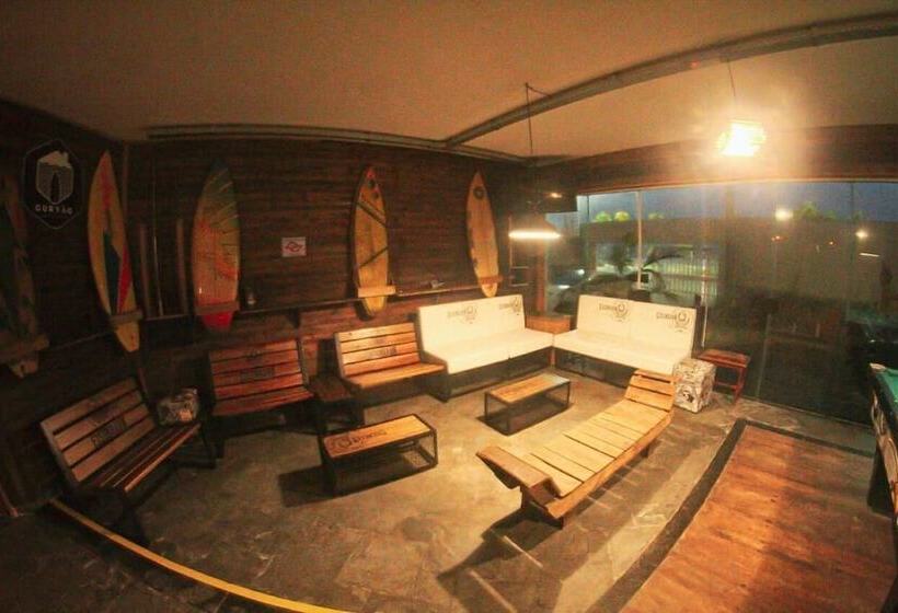Curvão Surf House   Hostel