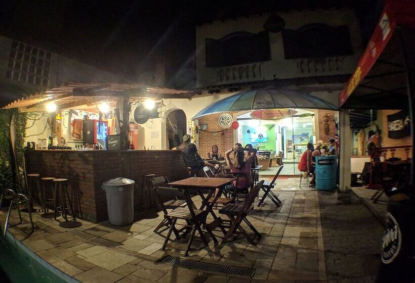 Curvão Surf House   Hostel