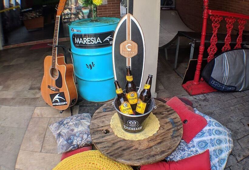 Curvão Surf House   Hostel