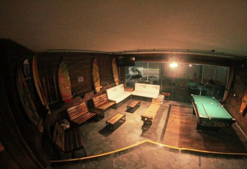 Curvão Surf House   Hostel
