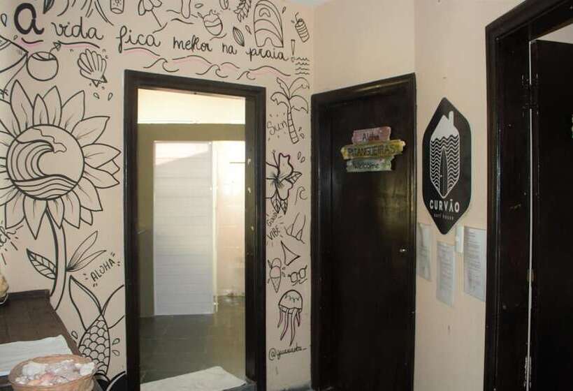 Curvão Surf House   Hostel