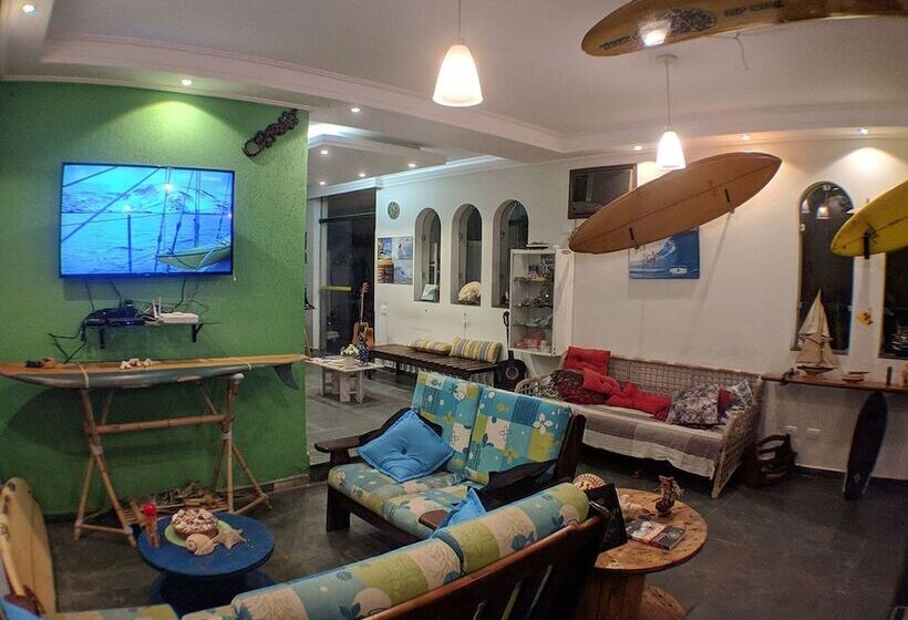 Curvão Surf House   Hostel