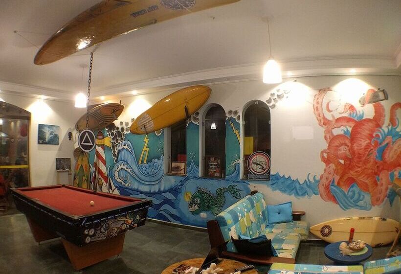 Curvão Surf House   Hostel