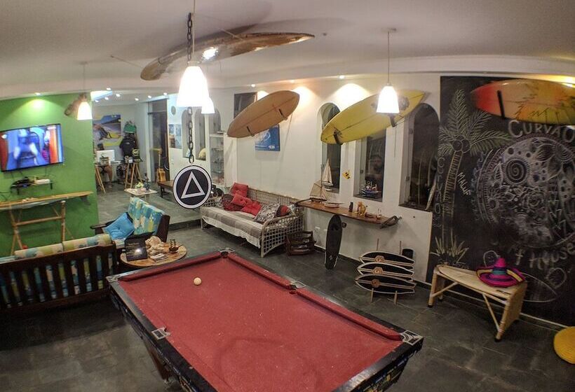 Curvão Surf House   Hostel
