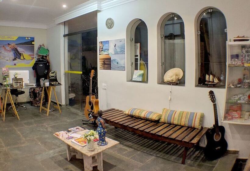 Curvão Surf House   Hostel