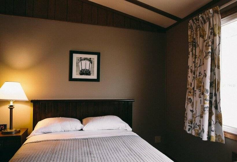 Fannies Supper Club And Motel