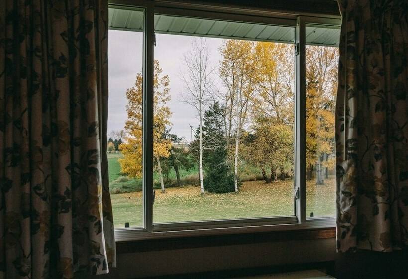 Fannies Supper Club And Motel