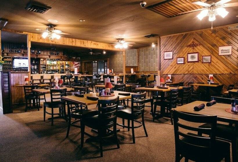 Fannies Supper Club And Motel