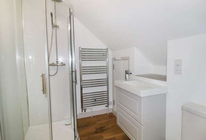 Heron Lodge Castle Farm