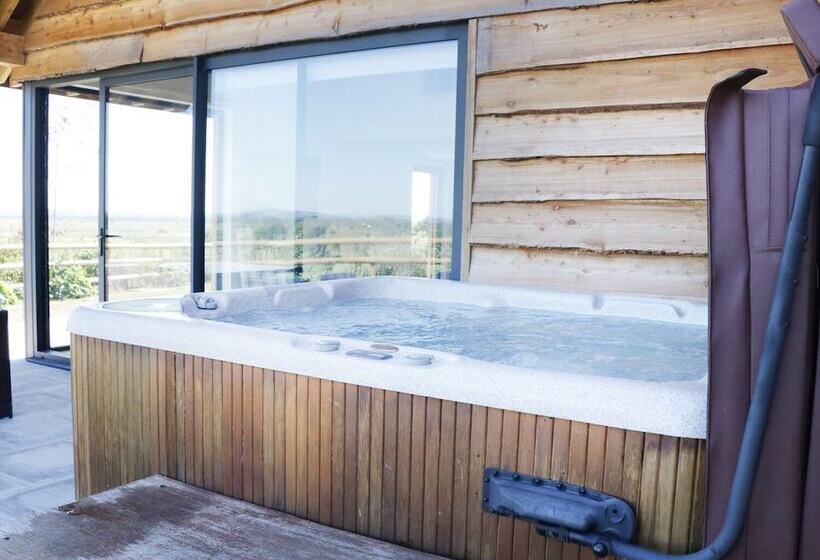 Heron Lodge Castle Farm