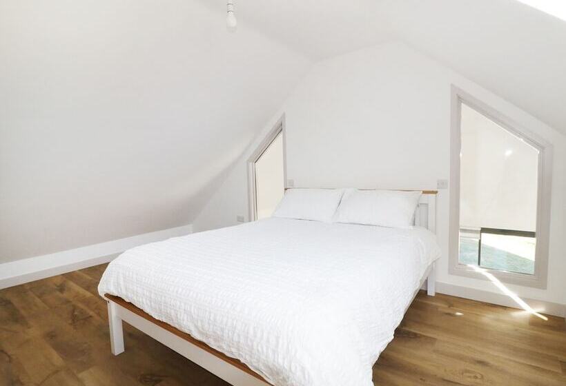 Heron Lodge Castle Farm