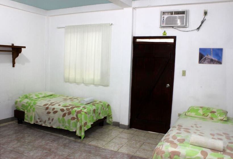 فندق فئة نجمة واحدة Puerto Ayora Island