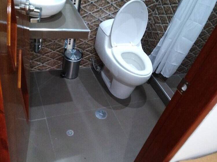 فندق Chaska Suites