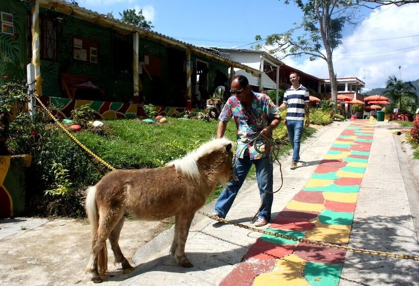 בית מלון כפרי Club Paradise