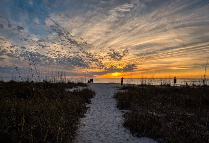 فندق Escape Resort & Marina