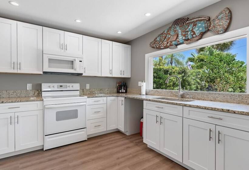 فندق Escape Resort & Marina