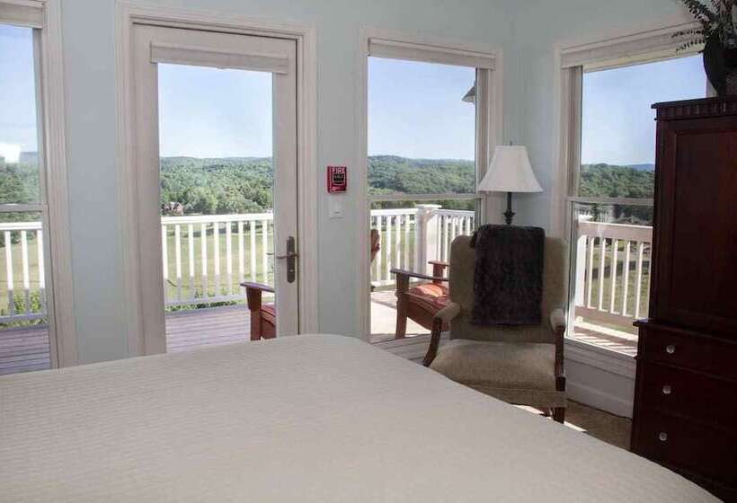 Отель Inn At Riverbend