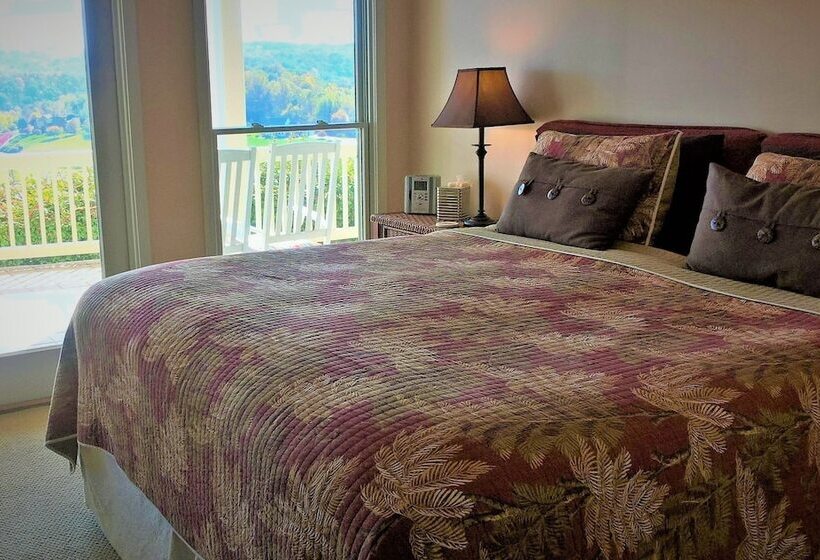 Отель Inn At Riverbend