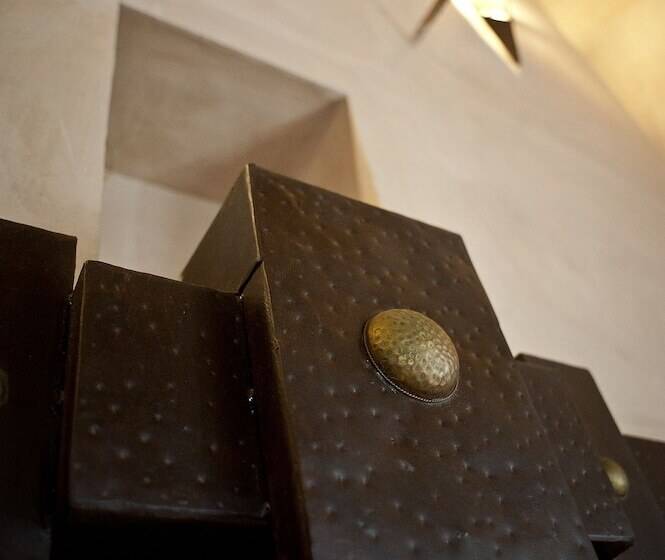 هتل Kasbah Ait Ben Moro