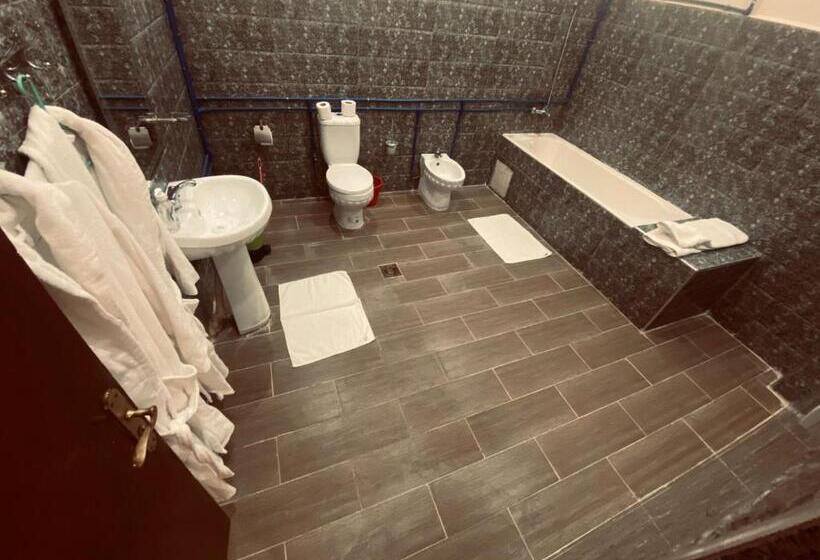 هتل La Renaissance Tata