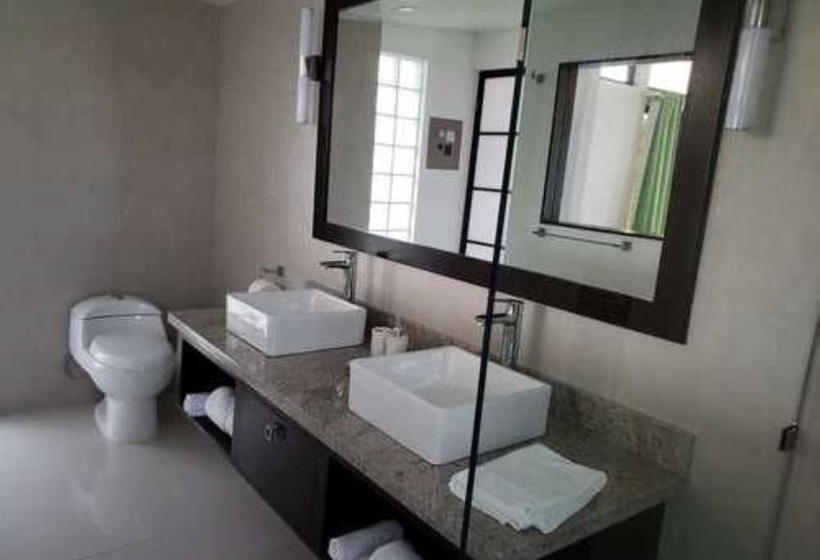 هتل Laguna Arenal