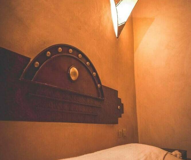 هتل Kasbah Ait Ben Moro