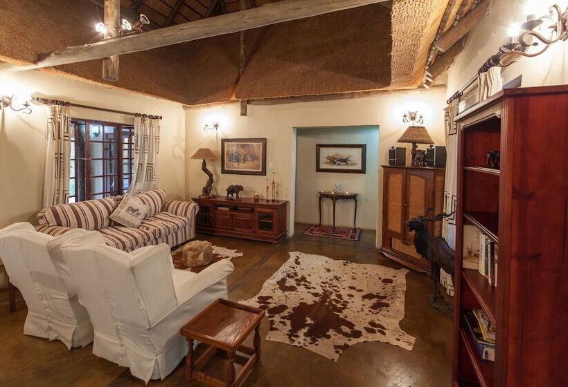 Hotel Rhino River Lodge