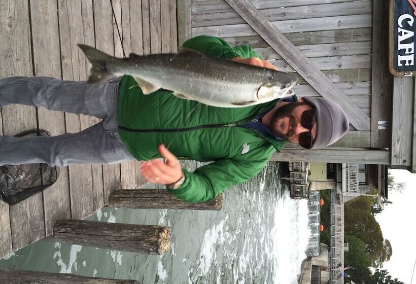 Отель Whaleback Inn