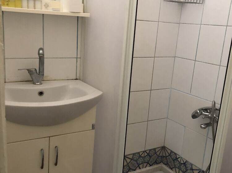 Отель Wisteria Guest House