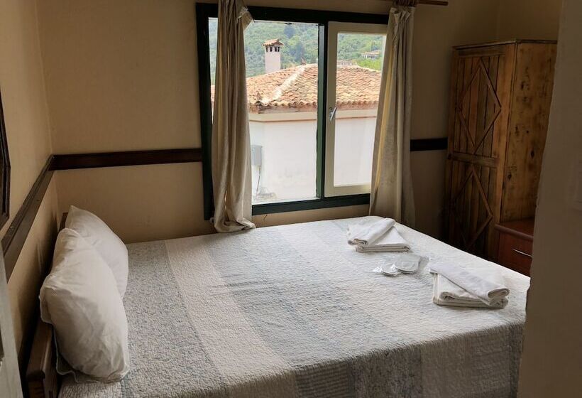 Отель Wisteria Guest House