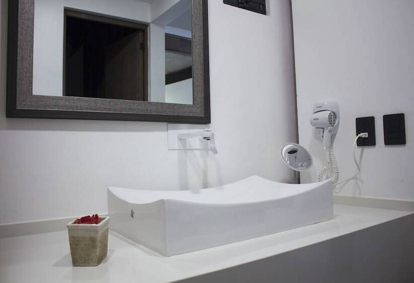 Los Laureles Hotel & Centro De Convenciones