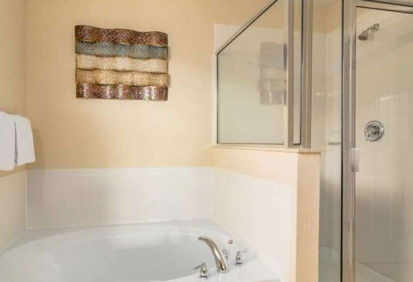 Marbella South   Lovely 5bd/3.5ba Ph #5ms040