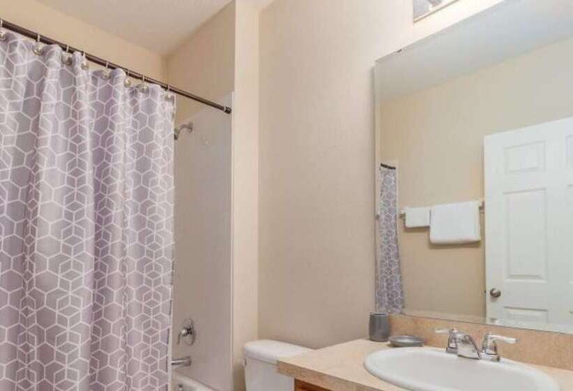 Marbella South   Lovely 5bd/3.5ba Ph #5ms040