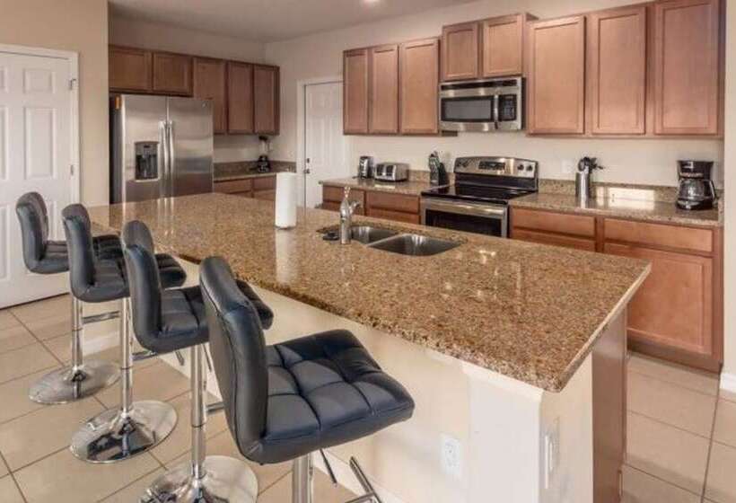 Marbella South   Lovely 5bd/3.5ba Ph #5ms040