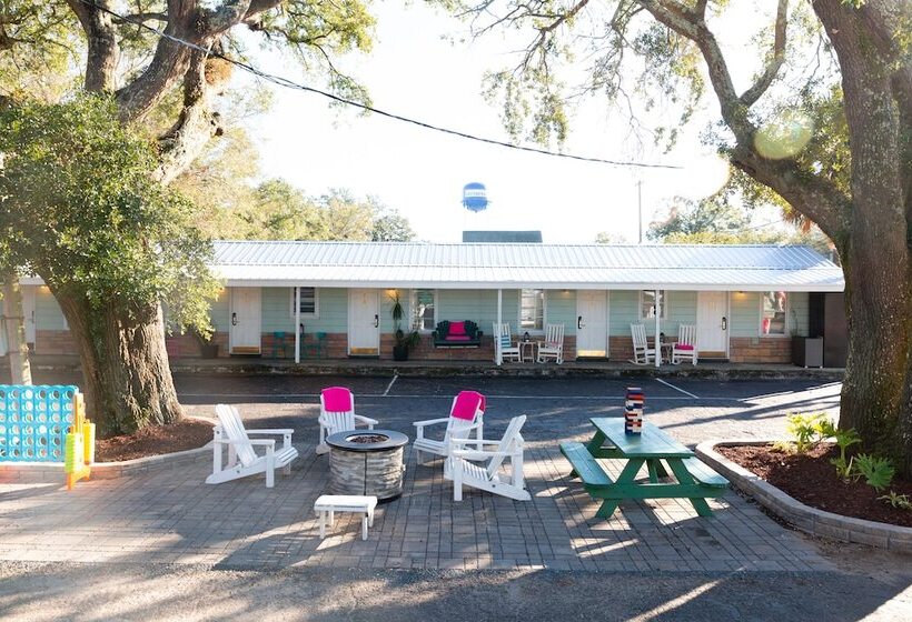 מוטל The Inn At Southport