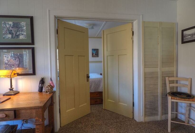 Murphy S Riverside Ev #3178 2 Bedroom Cottage By Redawning