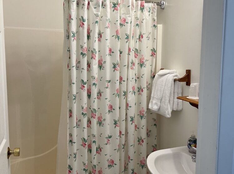 Пансион At The White House