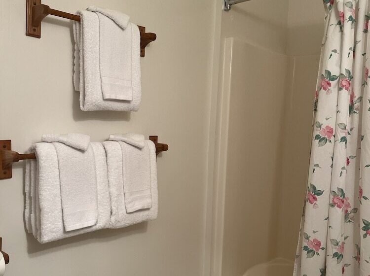 Пансион At The White House