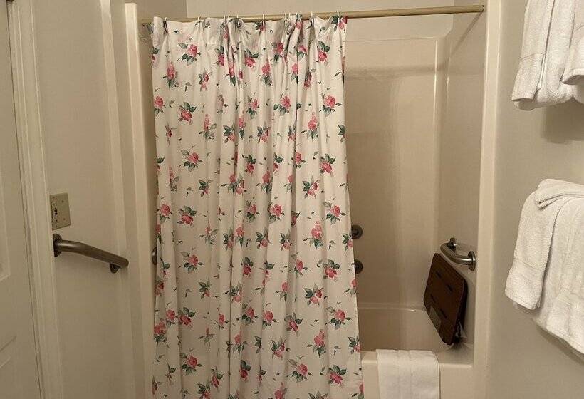 Пансион At The White House