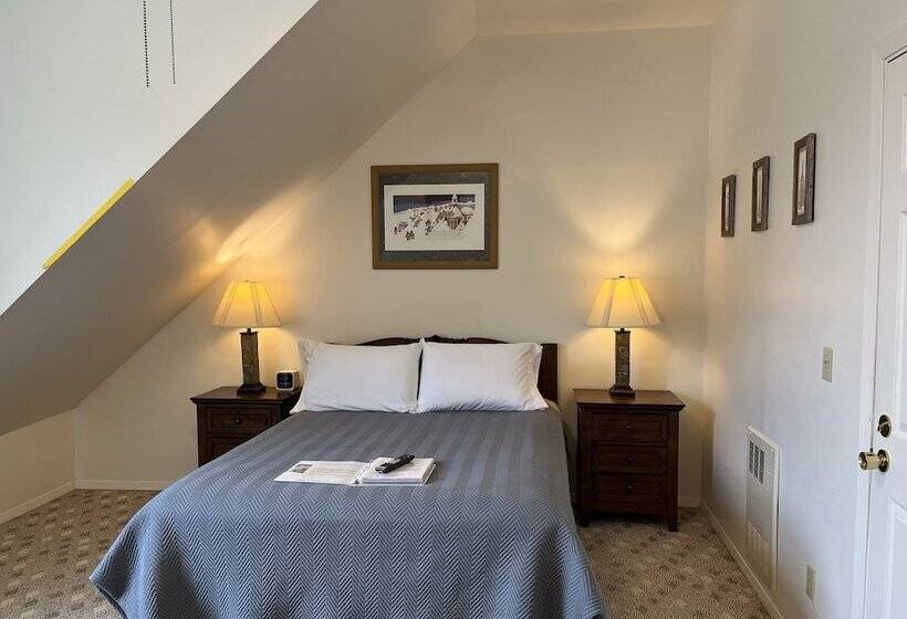 Пансион At The White House