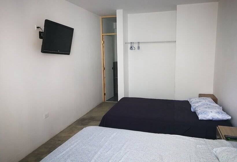 بنسيون Ponderosa Paracas Lodging