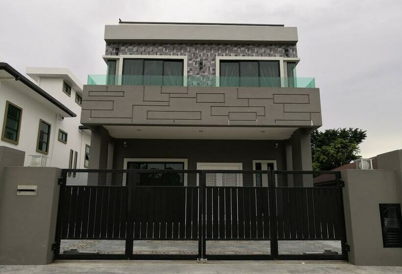 Pension Re   Roomy Stay