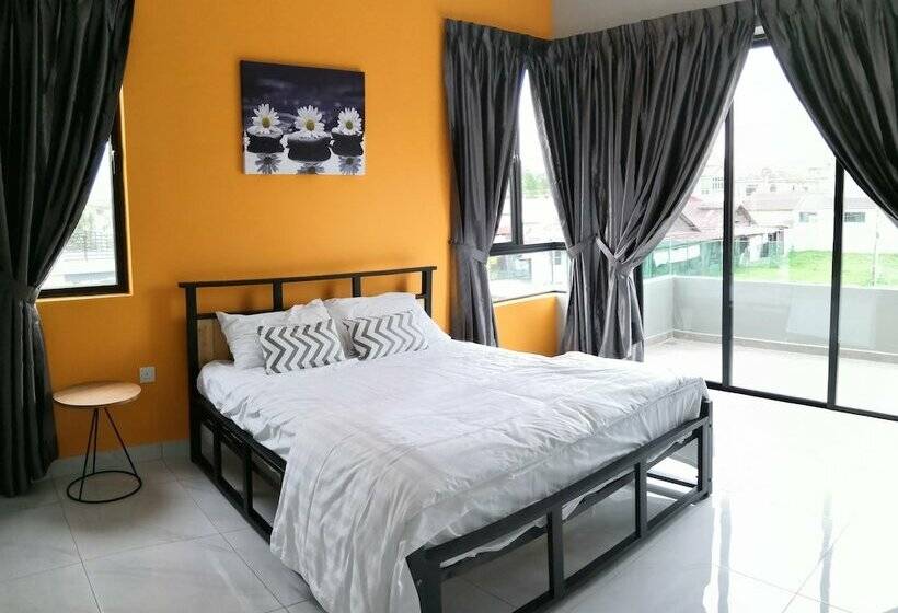 פנסיון Re   Roomy Stay