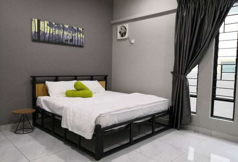 פנסיון Re   Roomy Stay